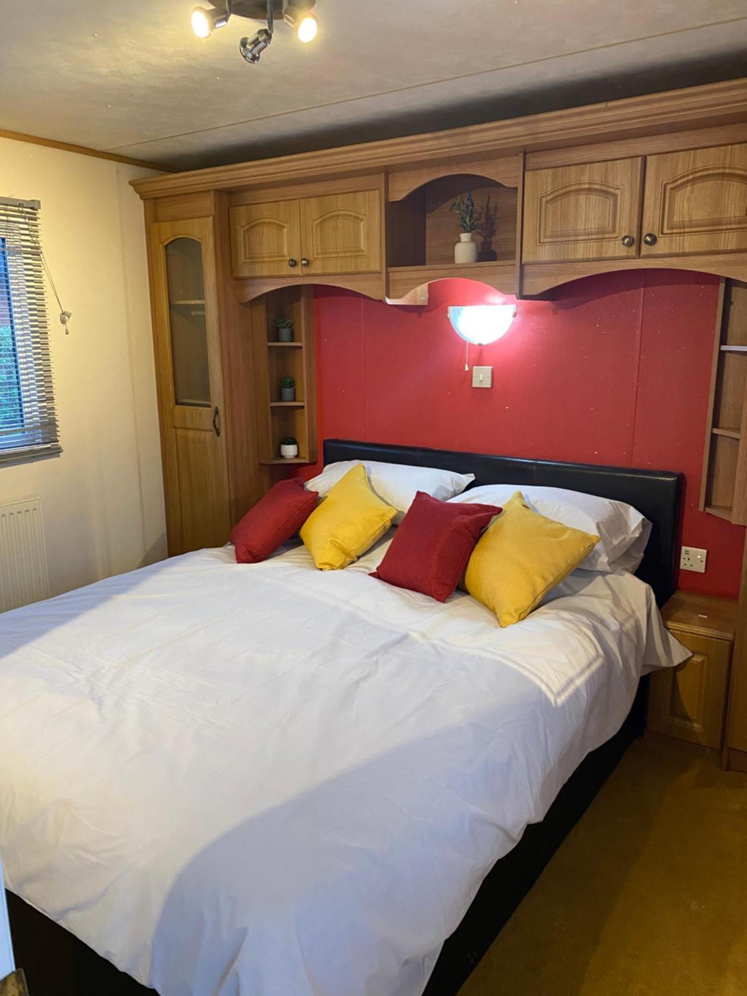 Cosy Caravan Near The Campsite